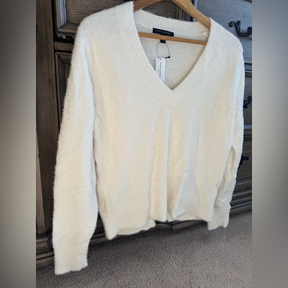 NEW Banana Republic Fuzzy Sweater NWT Cream Ivory V-Neck Mohair Nylon Cotton - Picture 4 of 11